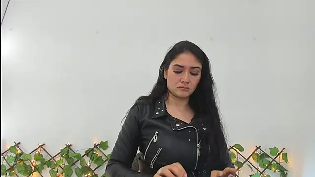 Snapshot of Madeleine__w chatting on March 12, 5:17 pm Madeleine w online show from March 12, 5:17 pm