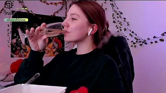 Snapshot of somejgirl chatting on December 25, 7:24 pm somejgirl online show from December 25, 7:24 pm