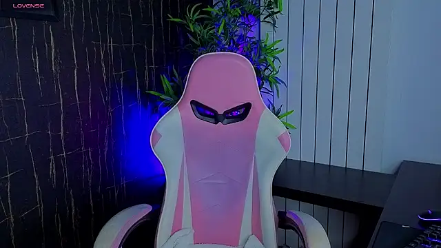 Snapshot of AlyseReuse chatting on October 31, 7:32 pm AlyseReuse online show from October 31, 7:32 pm