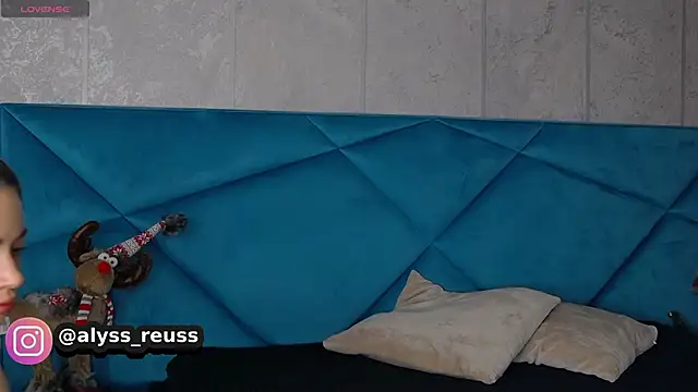 Snapshot of AlyseReuse chatting on February 22, 8:53 pm AlyseReuse online show from February 22, 8:53 pm