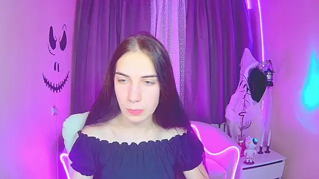 Snapshot of NikaStark_ chatting on October 31, 7:43 pm NikaStark online show from October 31, 7:43 pm