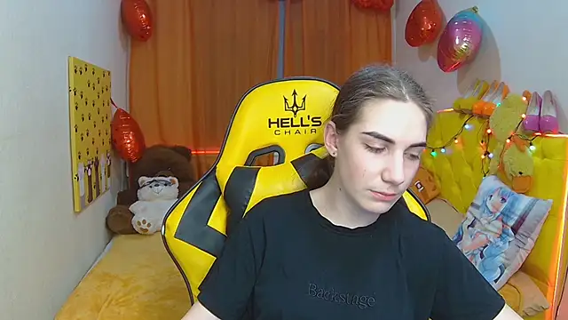 Snapshot of NikaStark_ chatting on March 9, 10:19 pm NikaStark online show from March 9, 10:19 pm