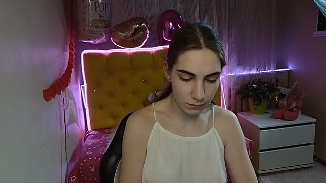 Snapshot of NikaStark_ chatting on March 19, 2:48 am NikaStark online show from March 19, 2:48 am