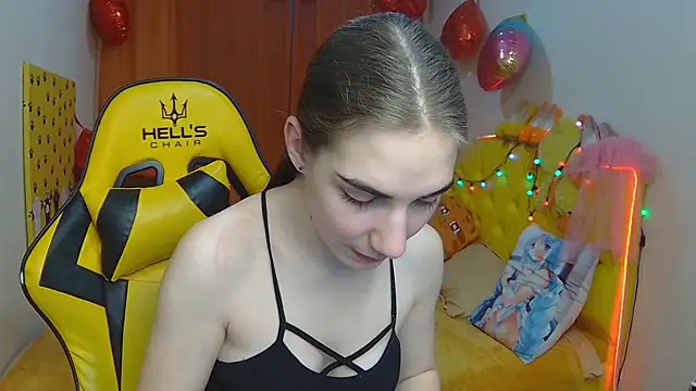 Snapshot of NikaStark_ chatting on March 13, 4:38 am NikaStark online show from March 13, 4:38 am