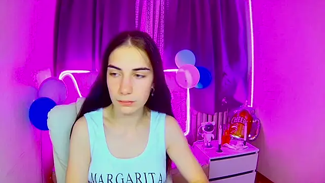 Snapshot of NikaStark_ chatting on October 3, 7:21 am NikaStark online show from October 3, 7:21 am