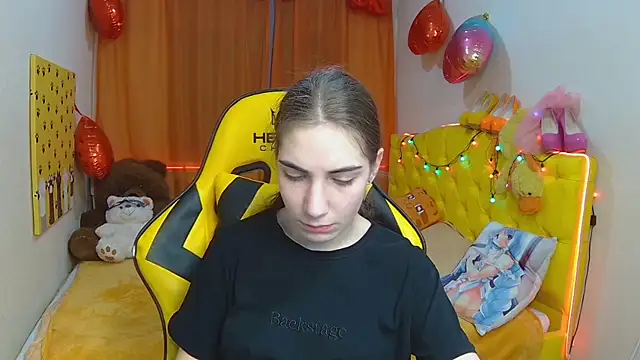 Snapshot of NikaStark_ chatting on March 21, 7:24 pm NikaStark online show from March 21, 7:24 pm