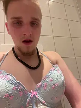 Michaela1222 online show from April 13, 9:13 am