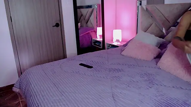 SophiaJoliebm online show from February 7, 4:20 am