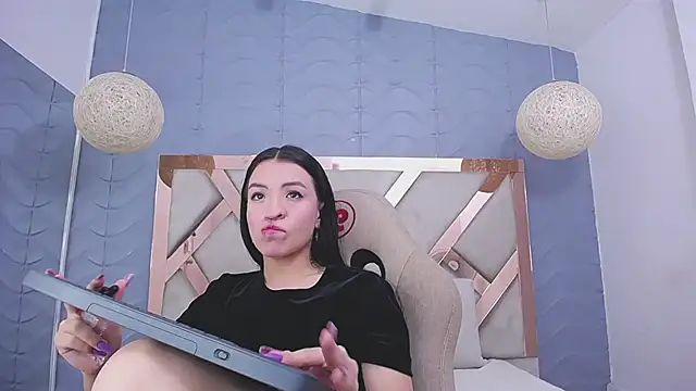 Snapshot of charlotte_colee chatting on December 7, 1:35 pm charlotte colee online show from December 7, 1:35 pm
