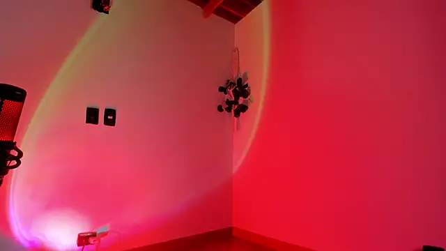 Snapshot of sweeet_peach chatting on November 23, 3:05 am sweeet peach online show from November 23, 3:05 am