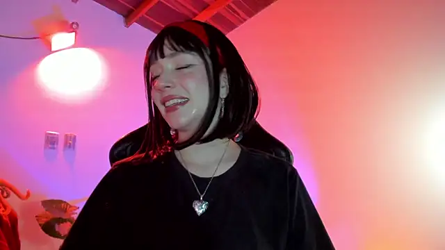 sweeet peach online show from April 30, 4:30 am