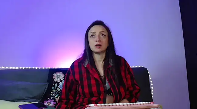 catalinamommyx online show from March 12, 7:02 am