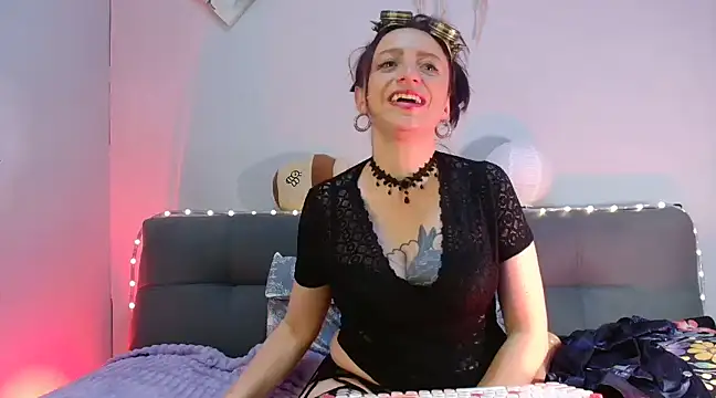 catalinamommyx online show from February 15, 10:33 am