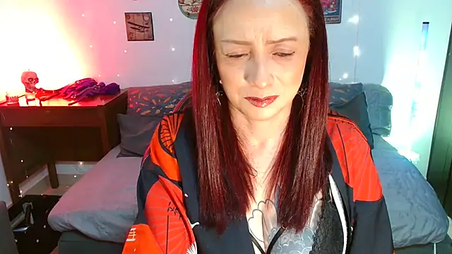 catalinamommyx online show from February 12, 2:11 am