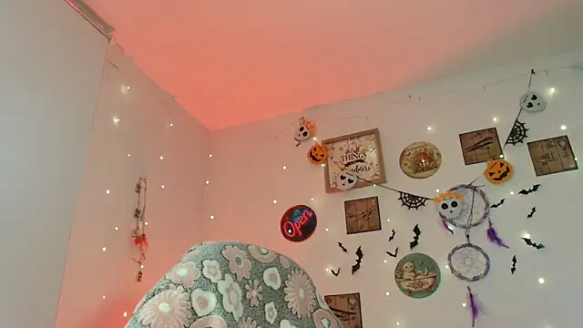 catalinamommyx online show from October 31, 1:02 am