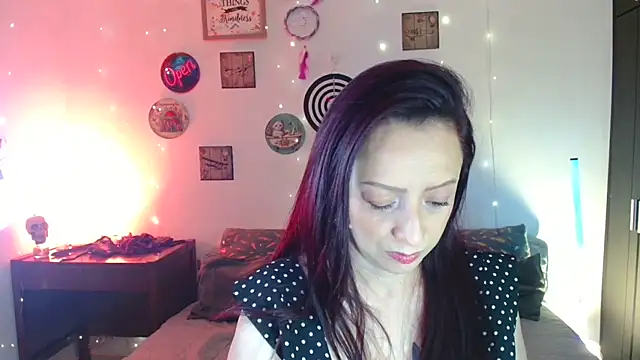 Snapshot of catalinamommyx chatting on June 16, 12:43 am catalinamommyx online show from June 16, 12:43 am