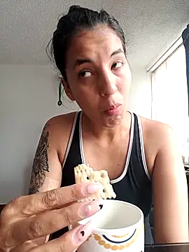 Snapshot of Bonny_Klote chatting on February 24, 1:42 pm Bonny Klote online show from February 24, 1:42 pm