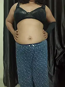 Snapshot of Badmash_Bhabhi chatting on November 9, 9:35 am Badmash Bhabhi online show from November 9, 9:35 am