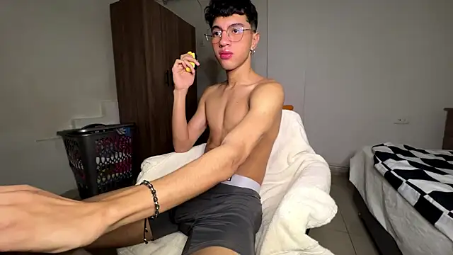 Snapshot of Angelligth chatting on November 13, 3:21 am Angelligth online show from November 13, 3:21 am