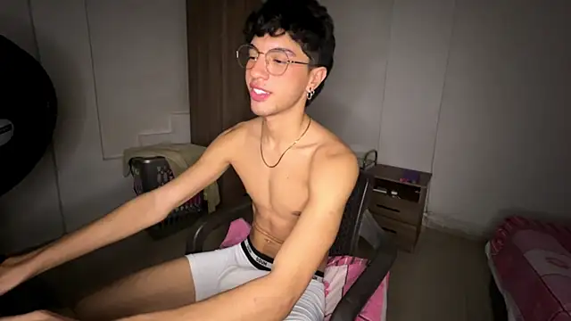 Snapshot of Angelligth chatting on October 23, 3:27 am Angelligth online show from October 23, 3:27 am