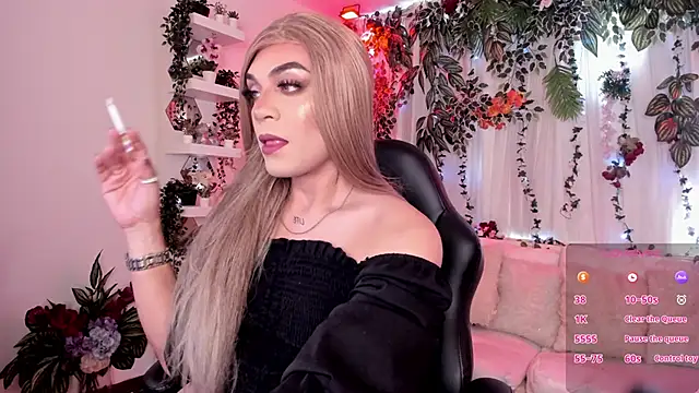 Snapshot of karol_elegance_ chatting on December 5, 1:10 pm karol elegance online show from December 5, 1:10 pm