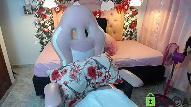 LucyCute 1 online show from February 19, 1:39 pm