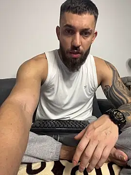 Snapshot of LoveIsBlind_ chatting on November 7, 8:52 am LoveIsBlind online show from November 7, 8:52 am