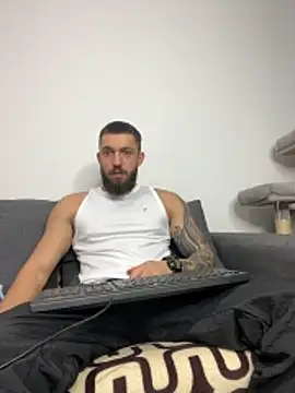 Snapshot of LoveIsBlind_ chatting on October 30, 7:44 pm LoveIsBlind online show from October 30, 7:44 pm