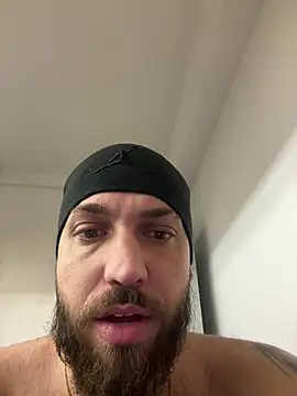 Snapshot of LoveIsBlind_ chatting on January 11, 6:59 pm LoveIsBlind online show from January 11, 6:59 pm