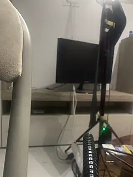 Snapshot of LoveIsBlind_ chatting on November 9, 12:31 pm LoveIsBlind online show from November 9, 12:31 pm