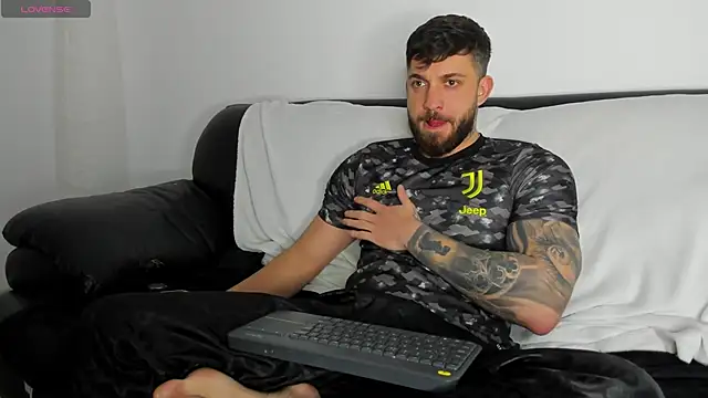 LoveIsBlind  online show from May 9, 4:21 pm
