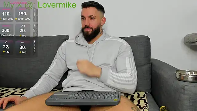 Snapshot of LoveIsBlind_ chatting on November 28, 7:30 am LoveIsBlind online show from November 28, 7:30 am