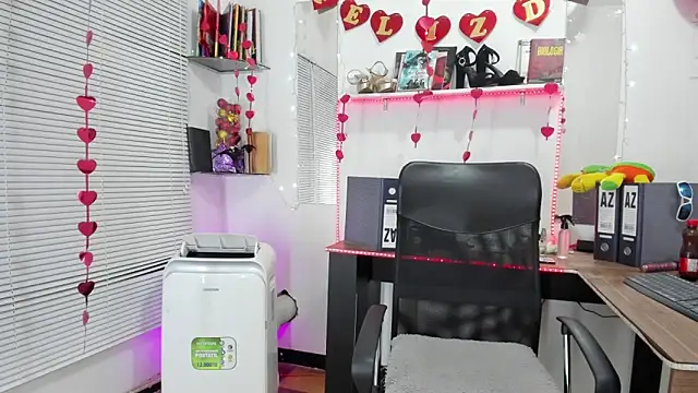 Snapshot of MIAUTENA chatting on February 19, 1:17 pm MIAUTENA online show from February 19, 1:17 pm
