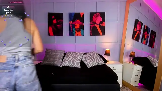 Elizabeth Santos online show from November 22, 4:11 am