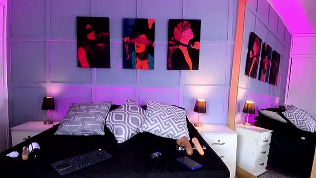 Elizabeth Santos online show from November 8, 7:50 pm