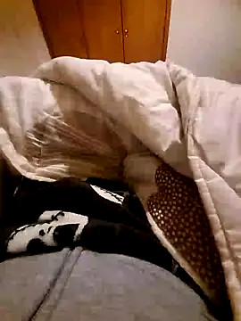 Snapshot of TSandraBellucci chatting on December 15, 2:08 am TSandraBellucci online show from December 15, 2:08 am