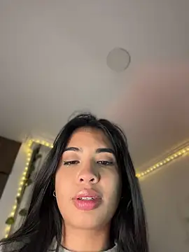 lina pink online show from April 24, 2:46 am