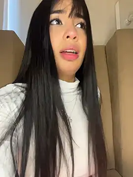 lina pink online show from February 4, 10:05 pm