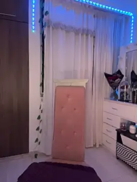 lina pink online show from June 19, 1:22 am