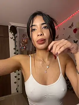 Snapshot of lina_pink chatting on March 5, 2:14 am lina pink online show from March 5, 2:14 am