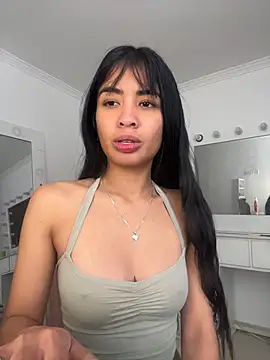 lina pink online show from December 5, 5:22 pm