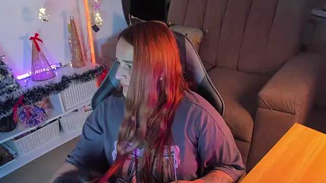 evy orange1 online show from December 19, 1:53 am