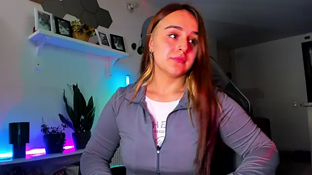 evy orange1 online show from March 26, 1:04 am