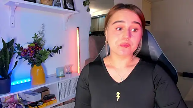 evy orange1 online show from March 7, 1:34 am