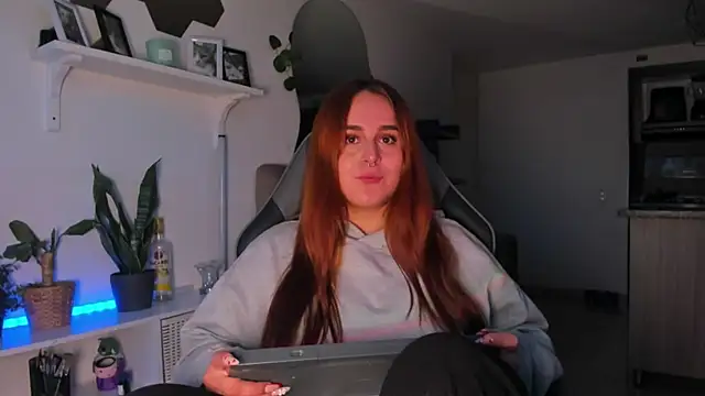 evy orange1 online show from February 12, 11:04 pm