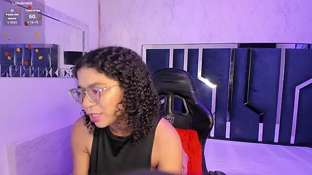 Snapshot of MilaHall_ chatting on October 14, 3:51 am MilaHall online show from October 14, 3:51 am