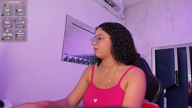 Snapshot of MilaHall_ chatting on October 13, 4:25 am MilaHall online show from October 13, 4:25 am