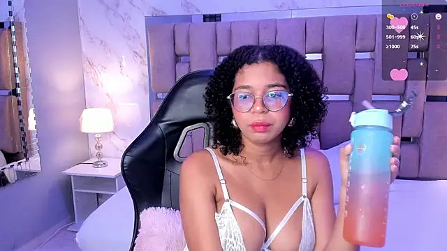 Snapshot of MilaHall_ chatting on March 23, 3:54 am MilaHall online show from March 23, 3:54 am