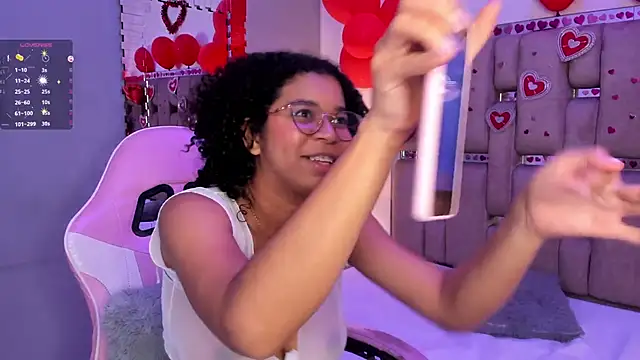 Snapshot of MilaHall_ chatting on February 22, 7:01 am MilaHall online show from February 22, 7:01 am