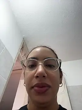 Snapshot of Heratemporal chatting on May 19, 1:29 pm Heratemporal online show from May 19, 1:29 pm